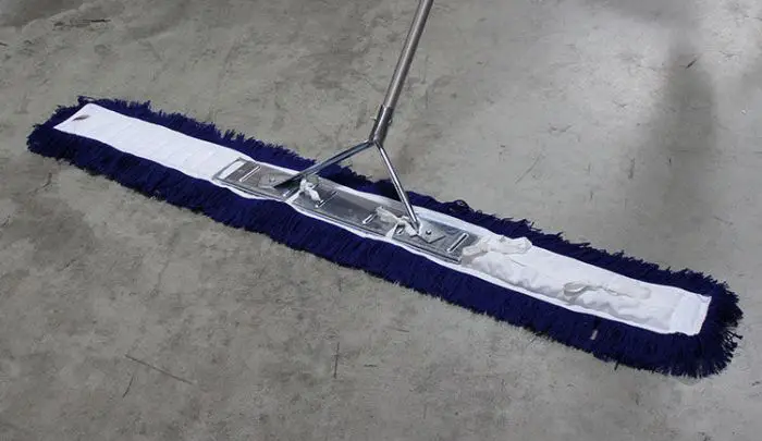 Betonvloer schoonmaken